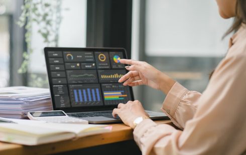 Analiză KPI - indicatori de performanță pe dashboard de business